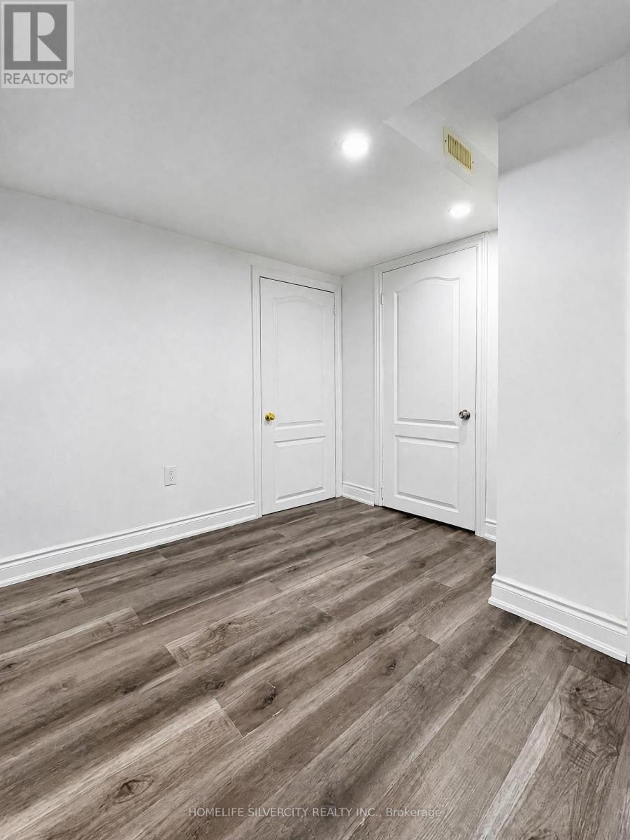 102 Earlsbridge Boulevard, Brampton, ON, L7A 3W7 - 10