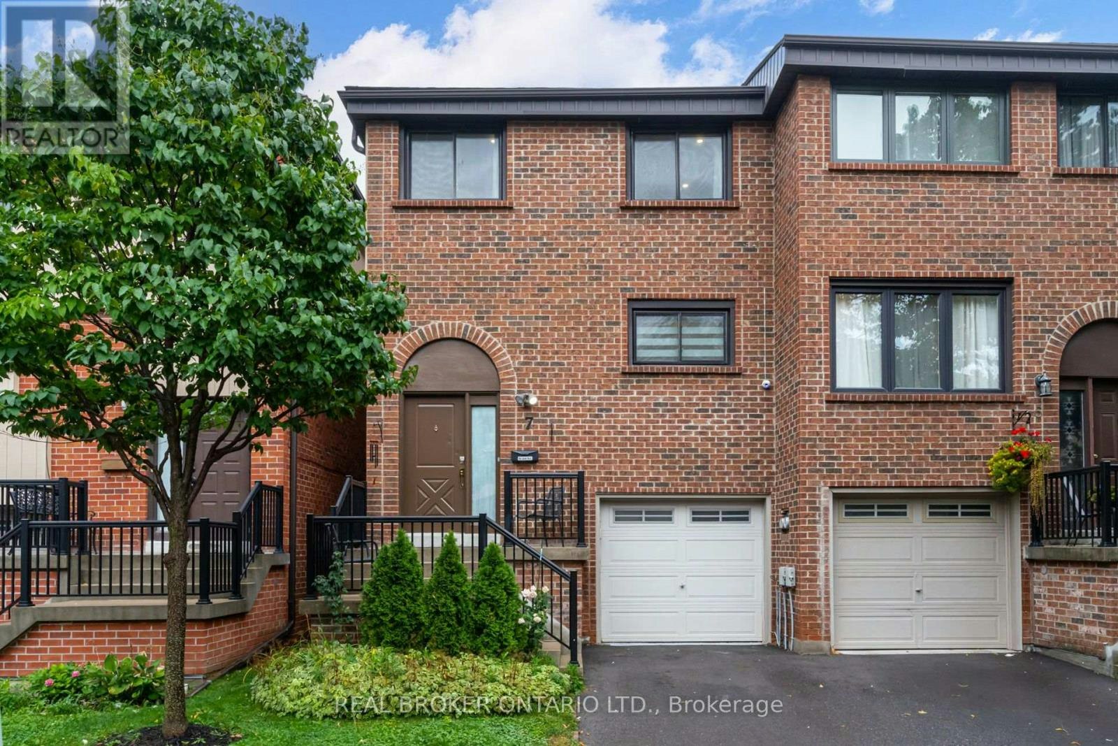 7 Maple Branch Path, Toronto, ON, M9P 3T4