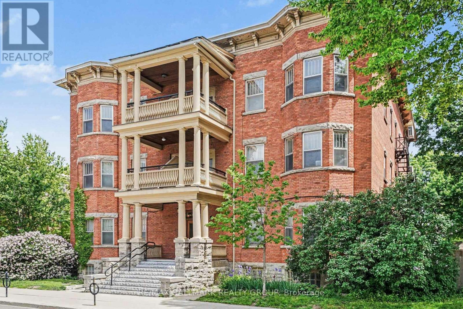13-413 Elgin Street, Ottawa, ON, K2P 1N4