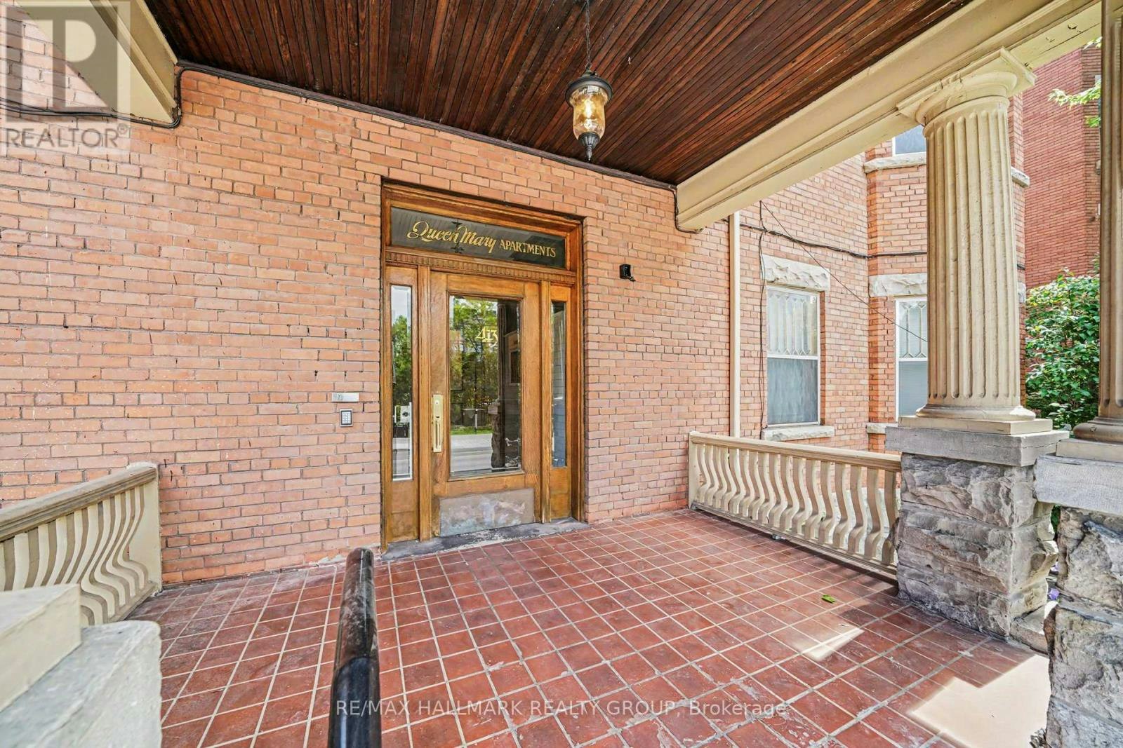 13-413 Elgin Street, Ottawa, ON, K2P 1N4 - 2