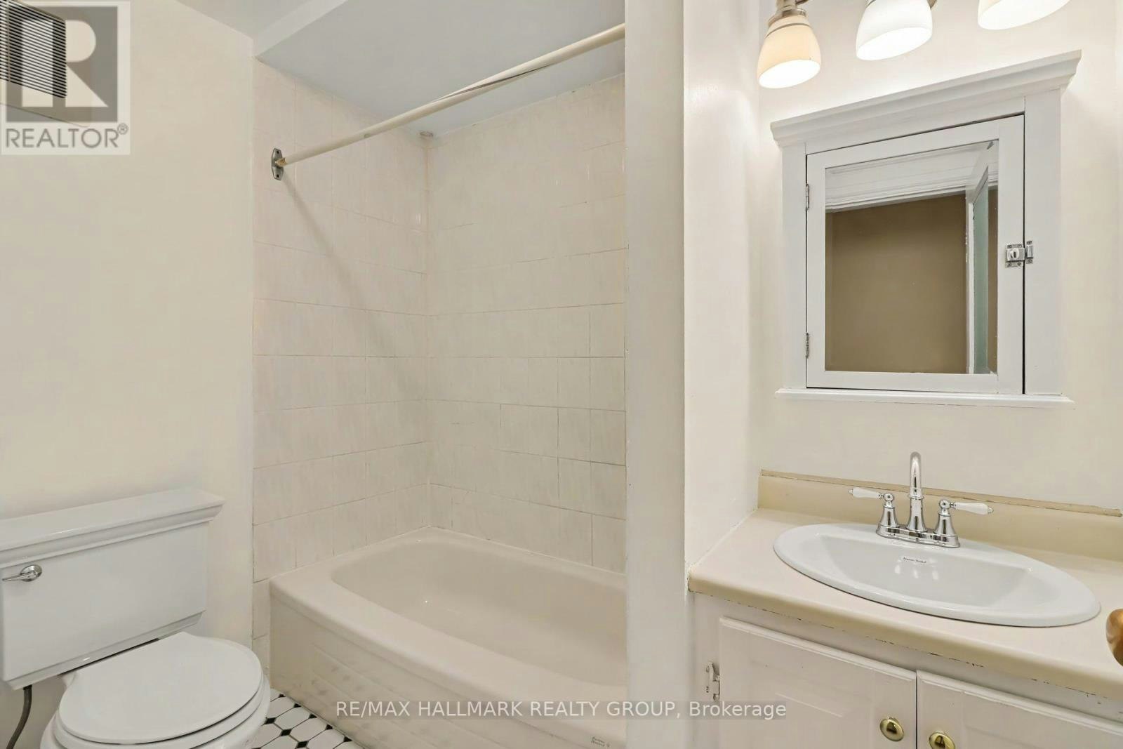 13-413 Elgin Street, Ottawa, ON, K2P 1N4 - 14