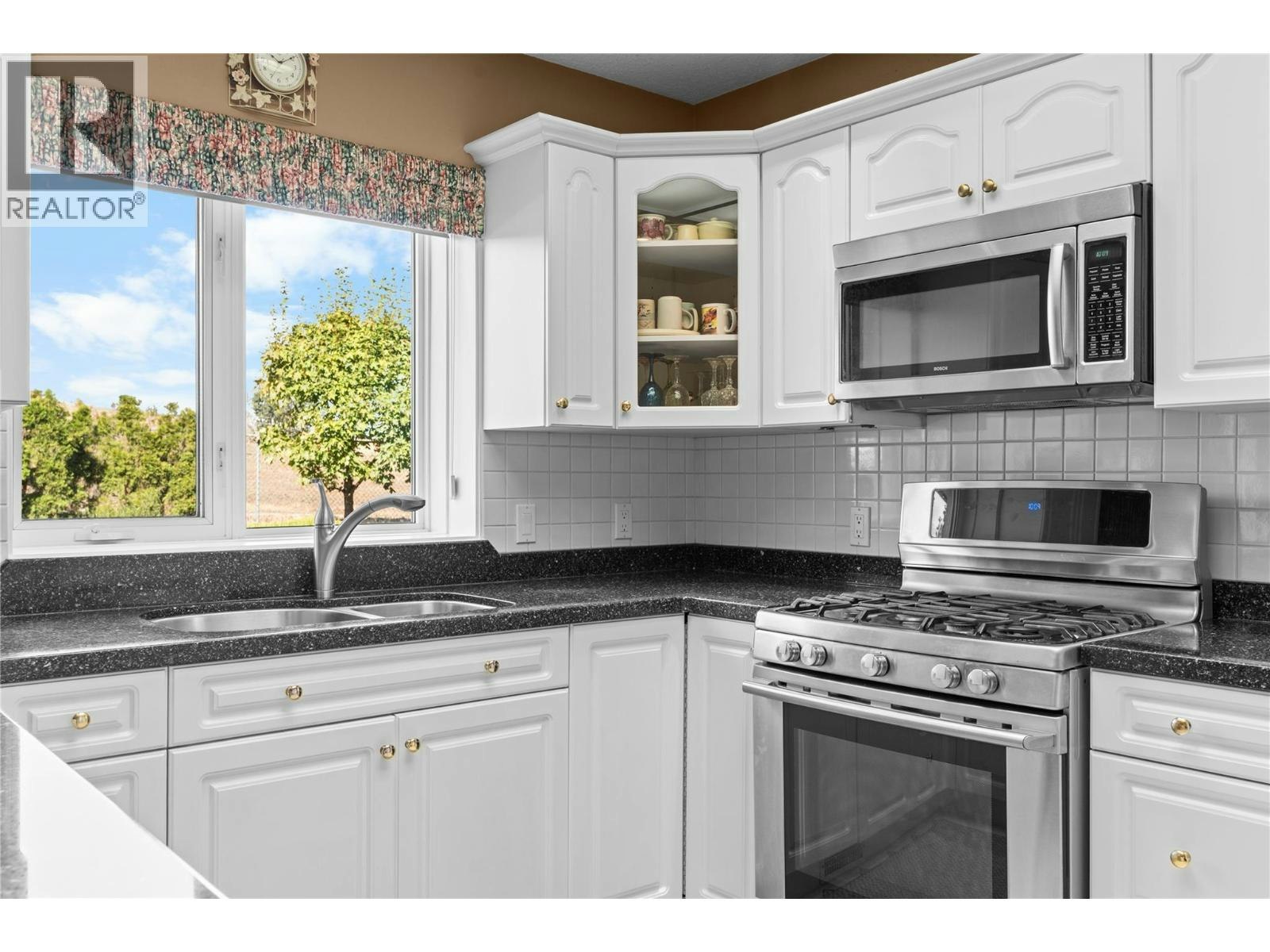 216 Country Estate Drive, Vernon, BC, V1B 2V2 - 6