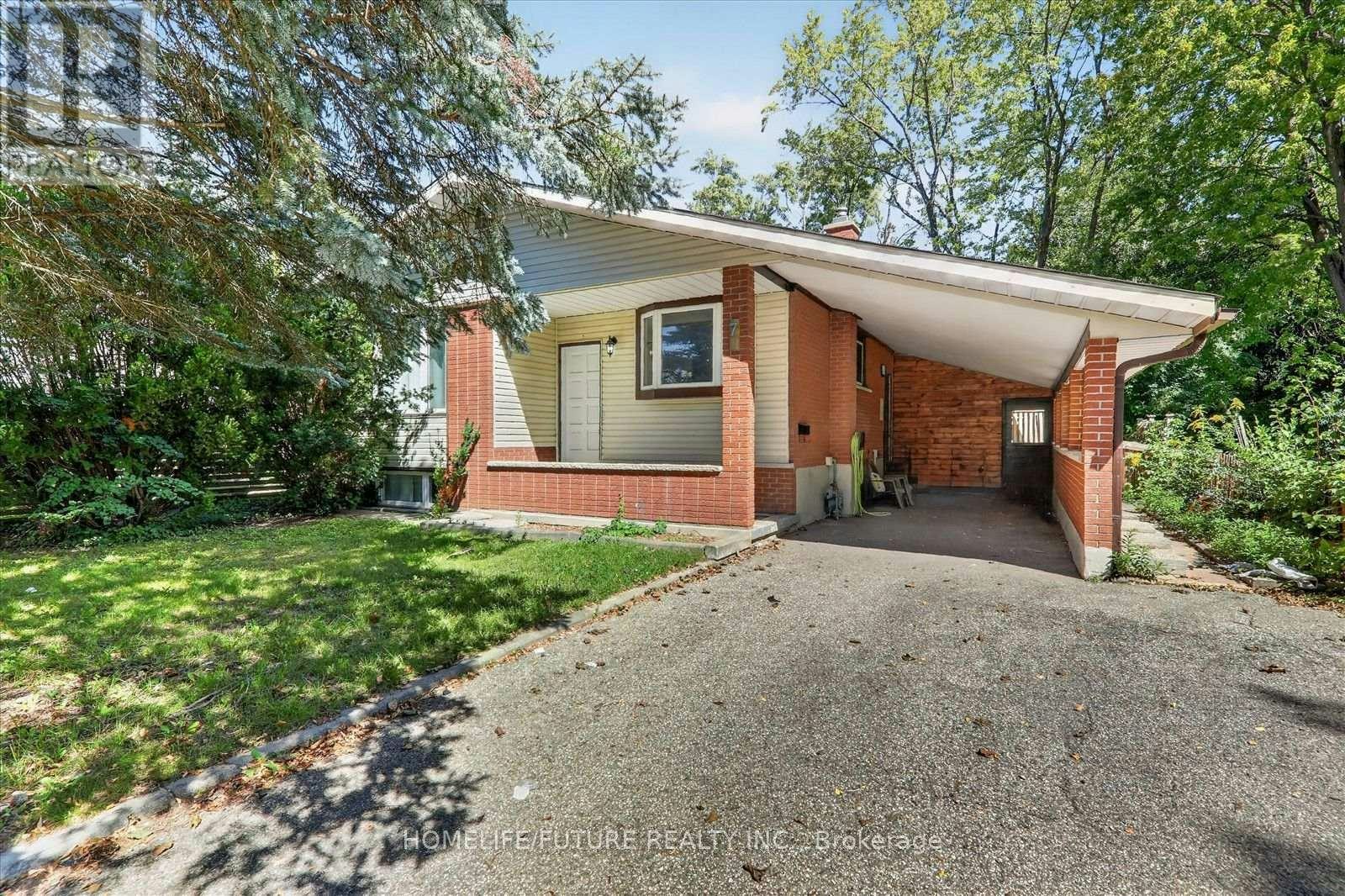 7 Cardill Crescent, Waterloo, ON, N2L 3Y7