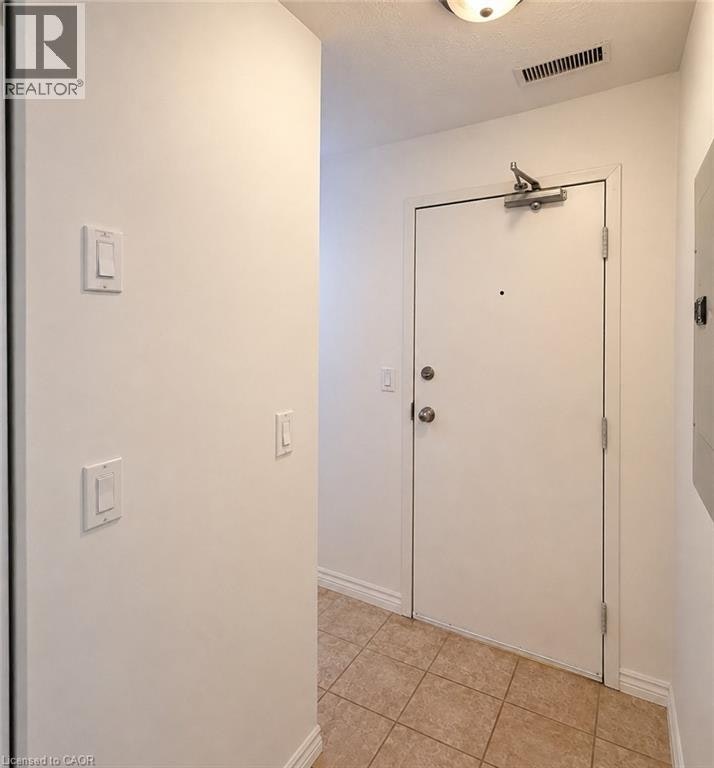 2-124 King Street N, Waterloo, ON, N2J 2X8 - 3