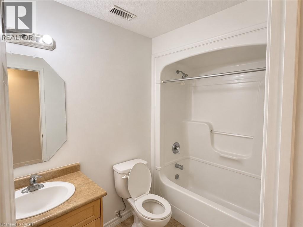 2-124 King Street N, Waterloo, ON, N2J 2X8 - 8