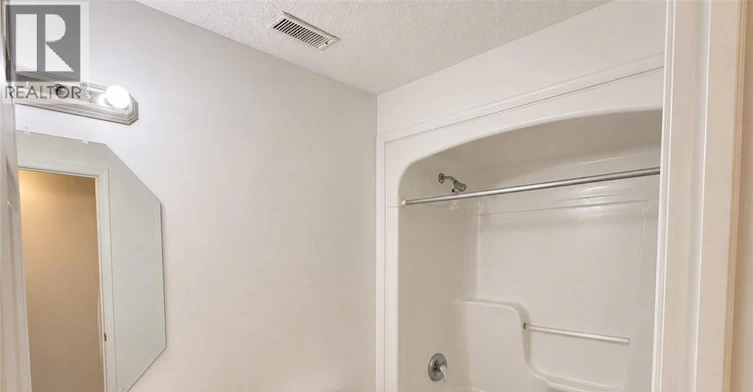2-124 King Street N, Waterloo, ON, N2J 2X8 - 8