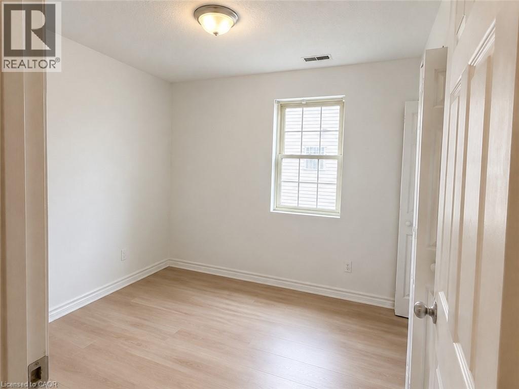 2-124 King Street N, Waterloo, ON, N2J 2X8 - 4