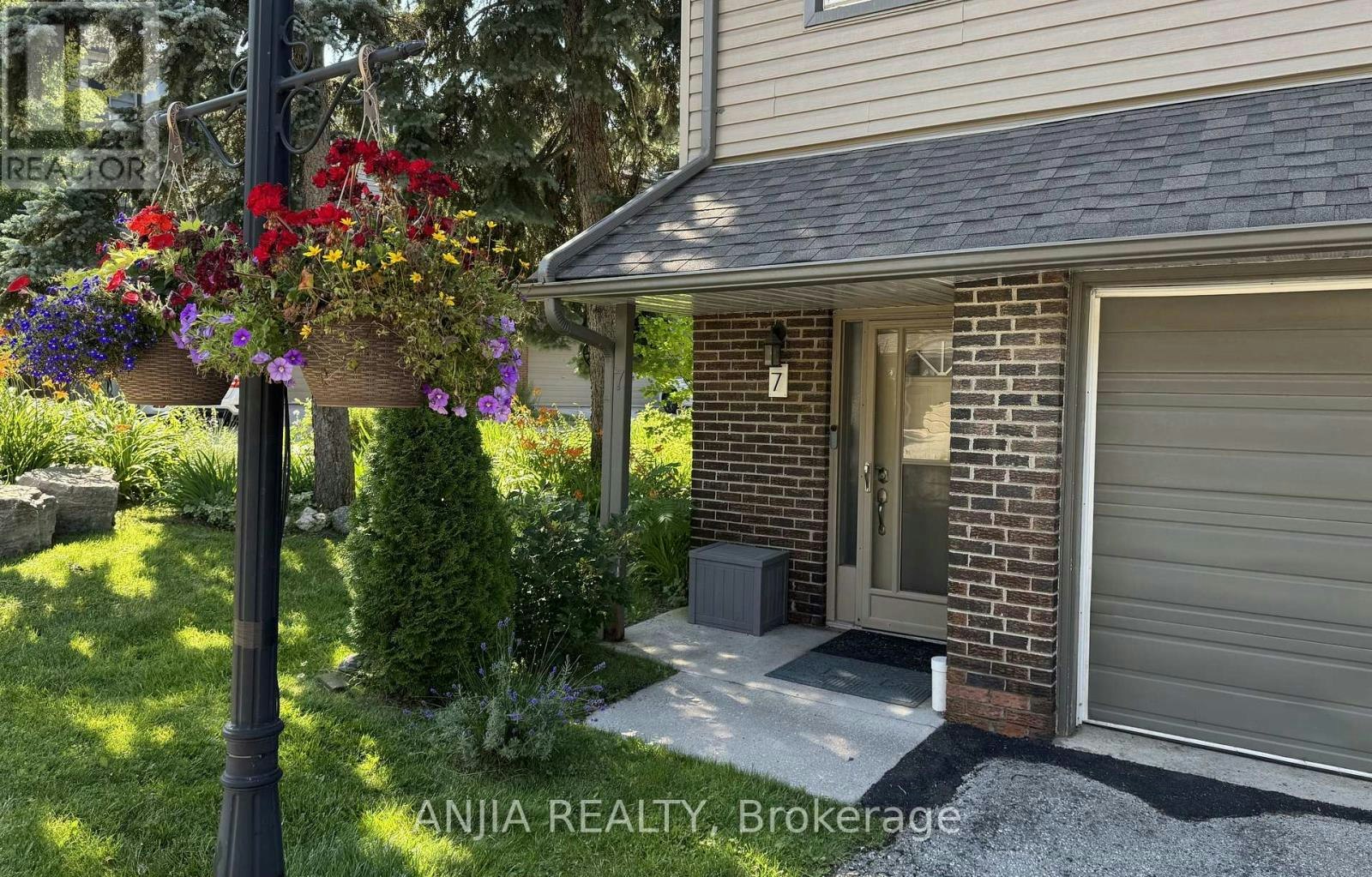 7 Purple Sageway, Toronto, ON, M2H 2Z6 - 2