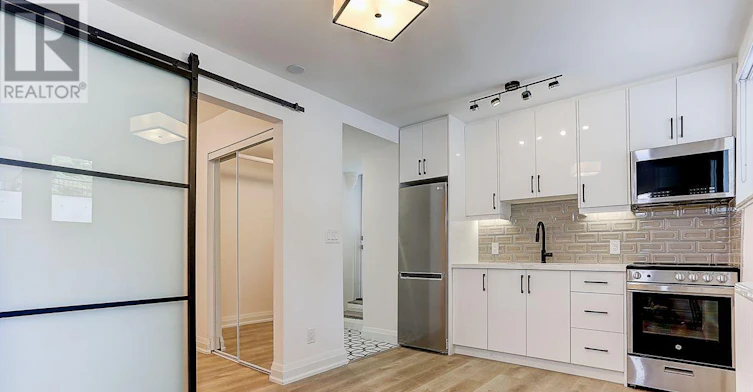 23-2520 Bloor Street W, Toronto, ON, M6S 1R8