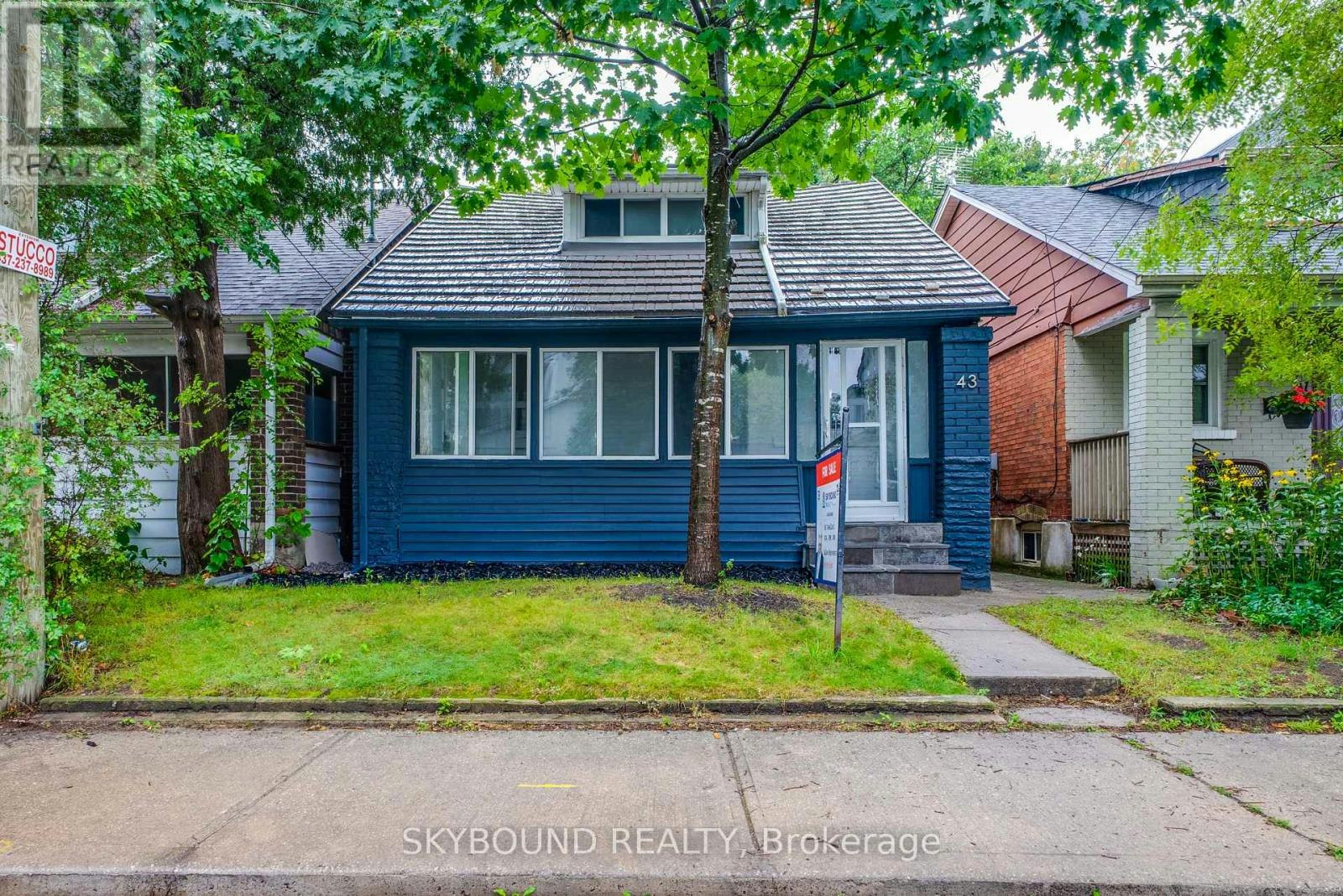 43 Craydon Avenue, Toronto, ON, M6M 2C8