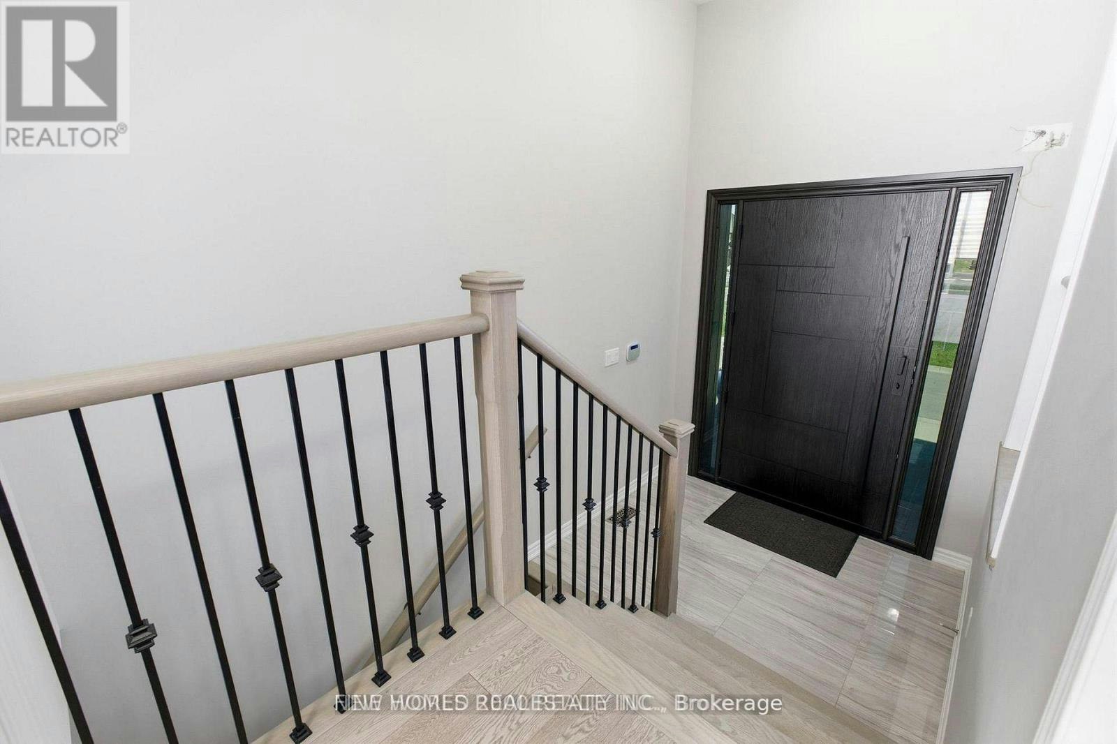147 Bethpage Crescent - 2