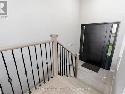 147 Bethpage Crescent - 2
