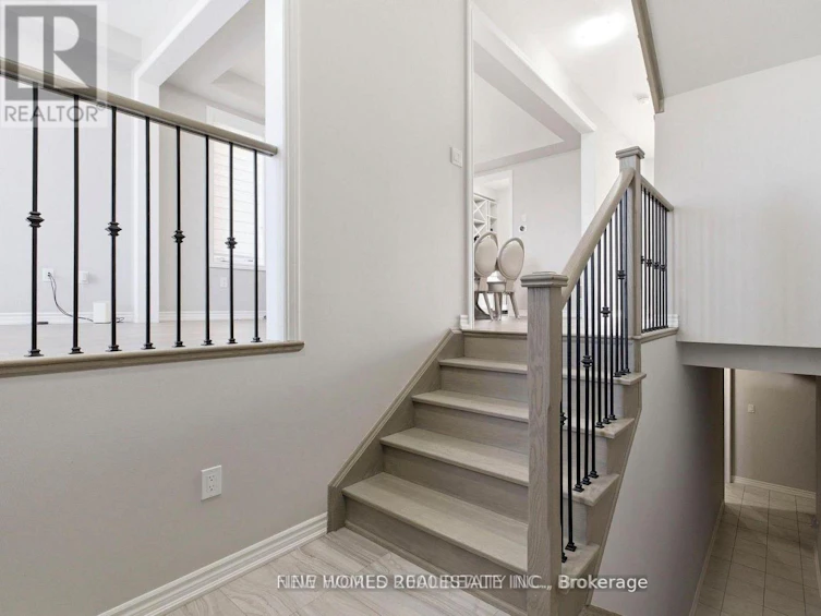 147 Bethpage Crescent, Newmarket, ON, L3X 0M2 - 3