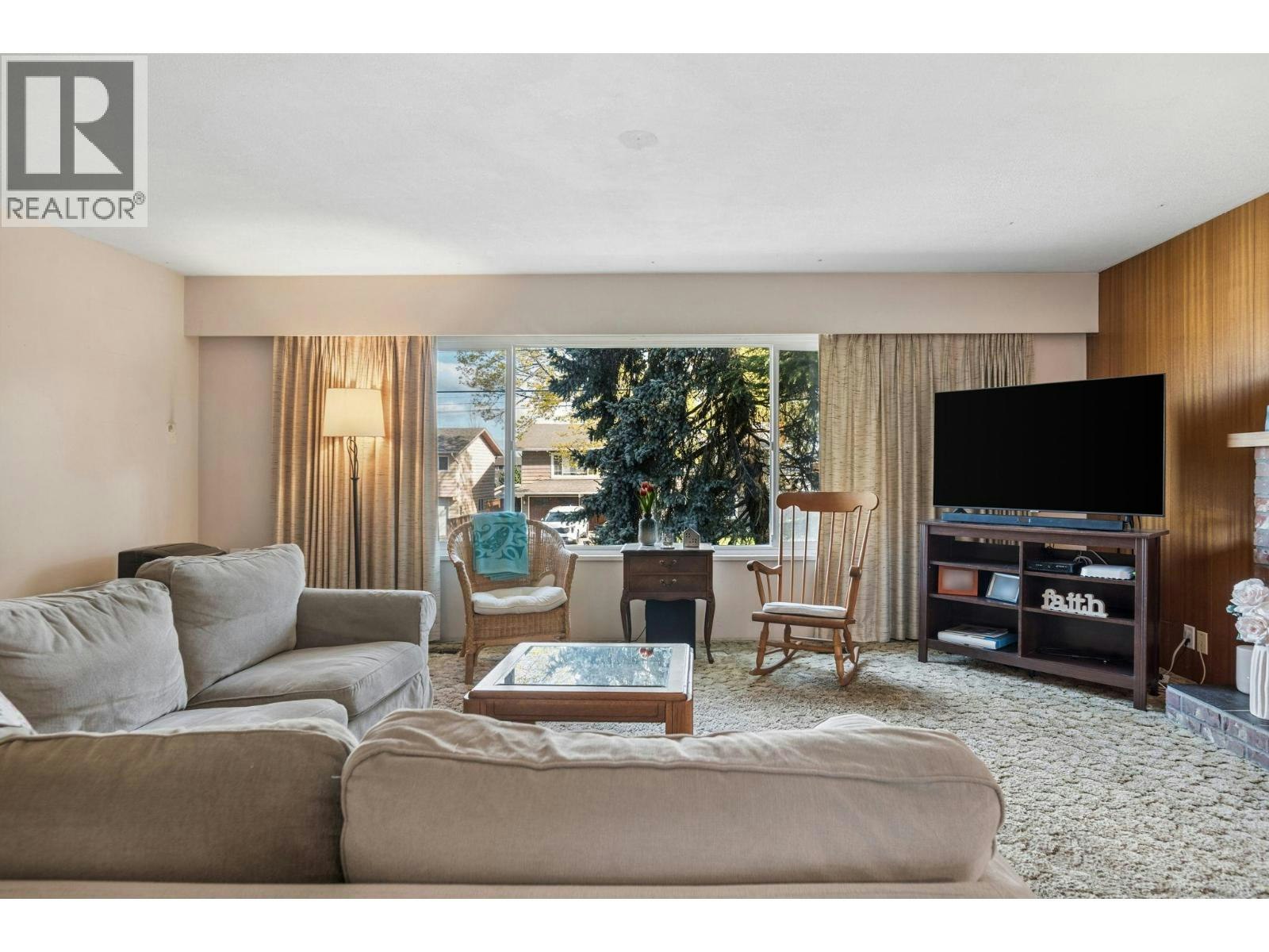 5392 Maple Crescent, Delta, BC, V4K 1G2 - 2