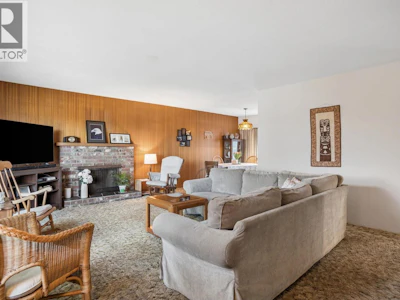 5392 Maple Crescent - 4