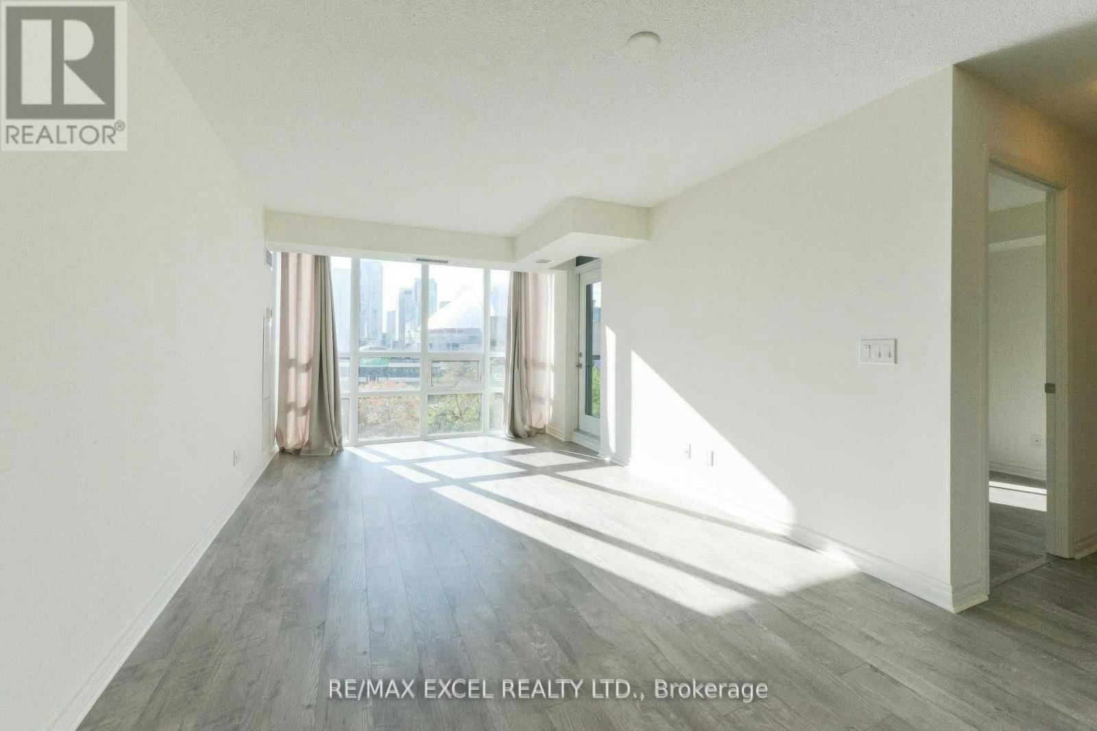815-25 Lower Simcoe Street, Toronto, ON, M5J 3A1 - 4