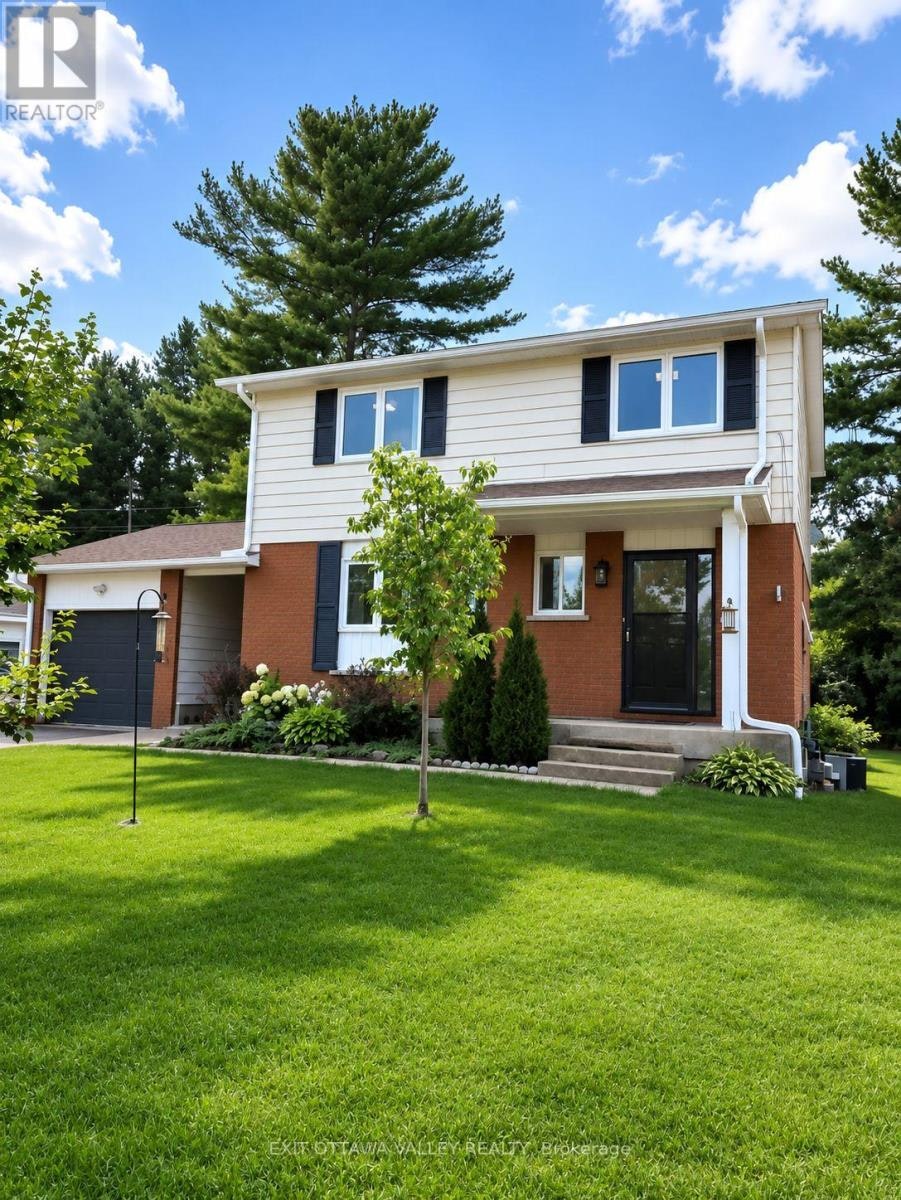 13 Tamarack Street, Deep River, ON, K0J 1P0