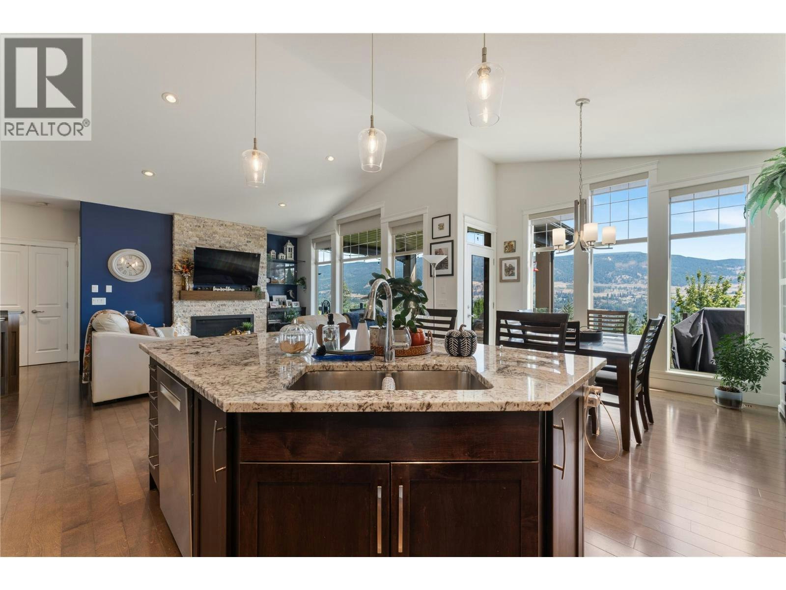 13011 East Ridge Drive, Lake Country, BC, V4V 2P9 - 13