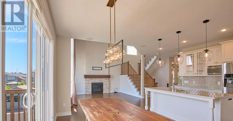 384 Huntsville Drive, Ottawa, ON, K2T 0H5 - 9
