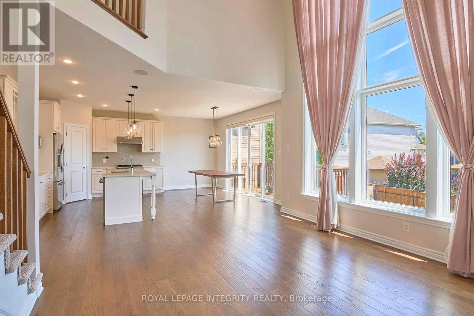 384 Huntsville Drive, Ottawa, ON, K2T 0H5 - 7