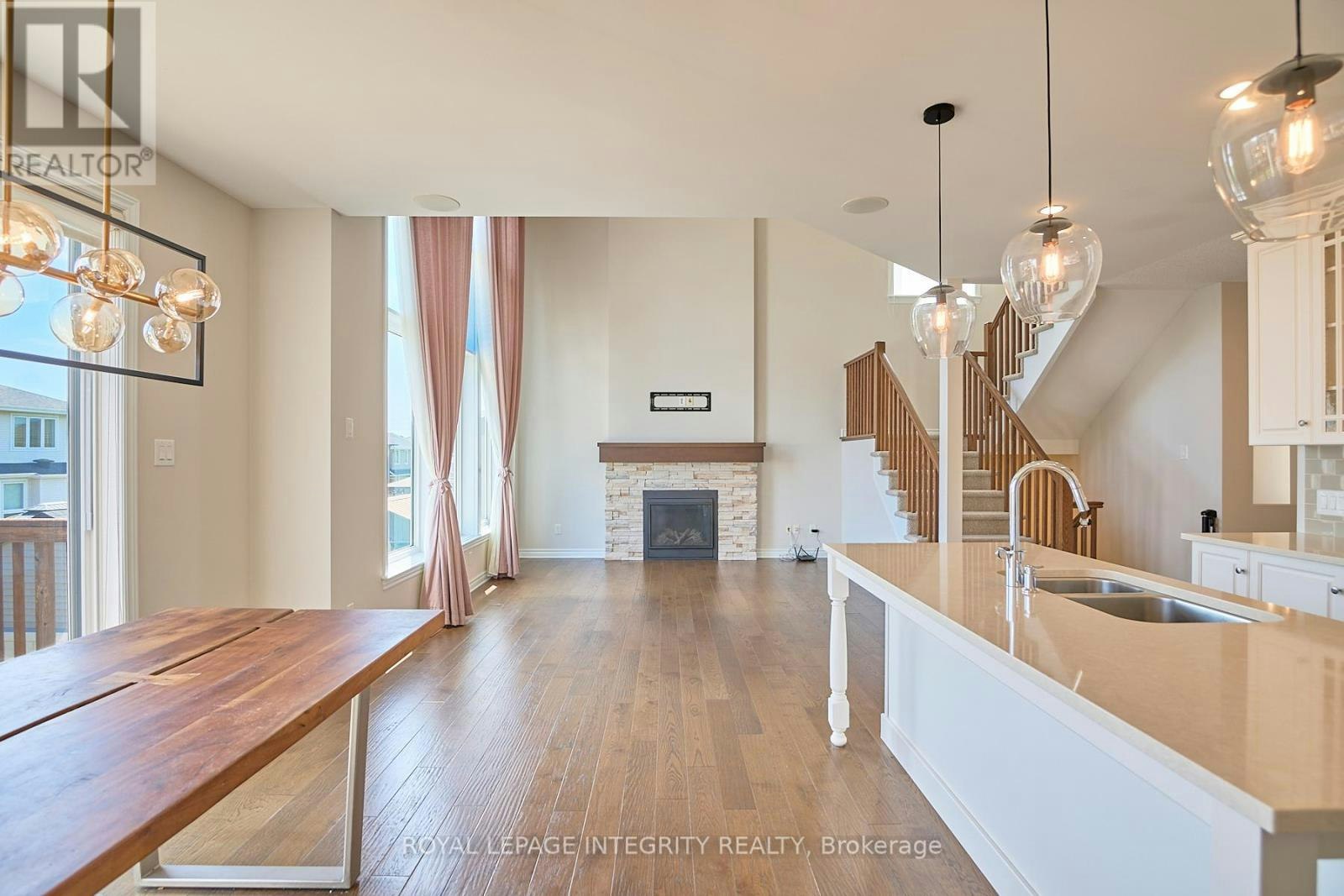 384 Huntsville Drive, Ottawa, ON, K2T 0H5 - 10
