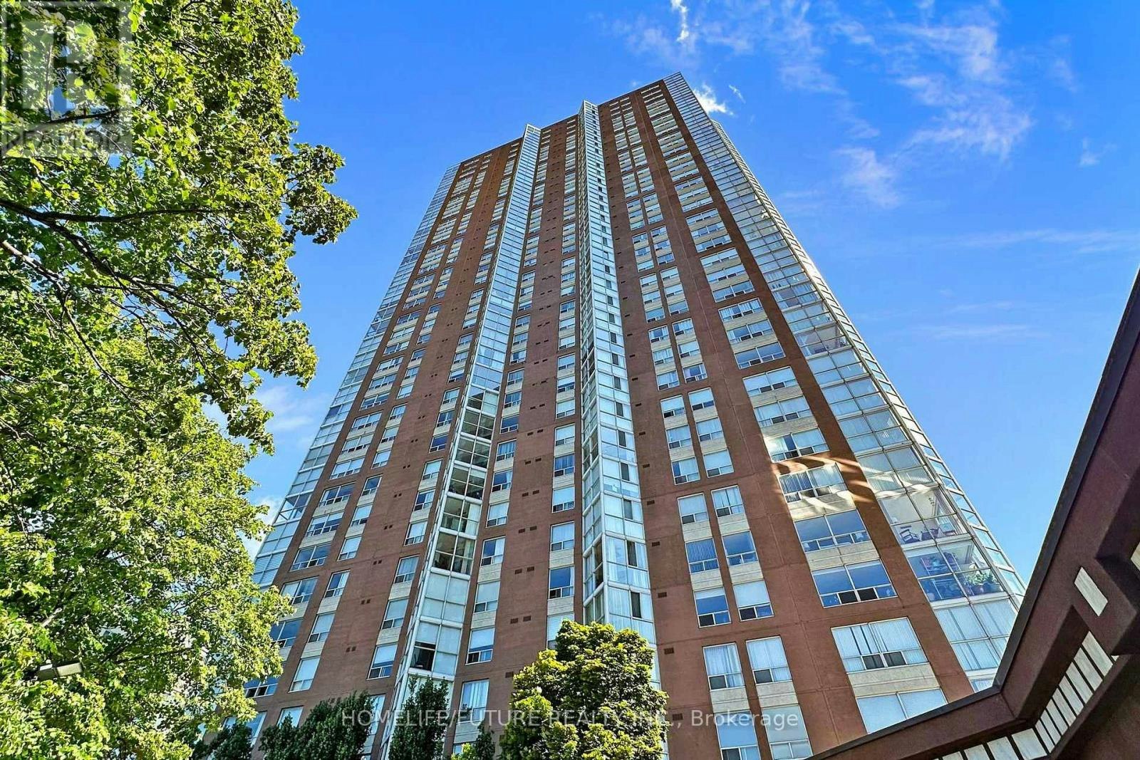 909-7 Concorde Place, Toronto, ON, M3C 3N4 - 3