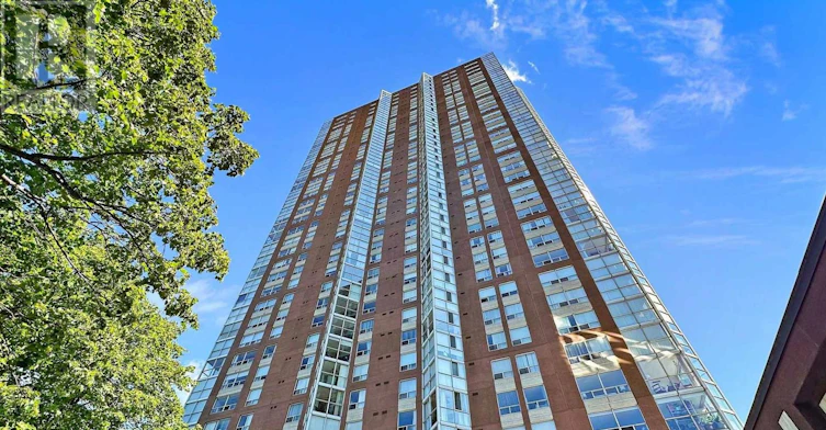 909-7 Concorde Place, Toronto, ON, M3C 3N4 - 3