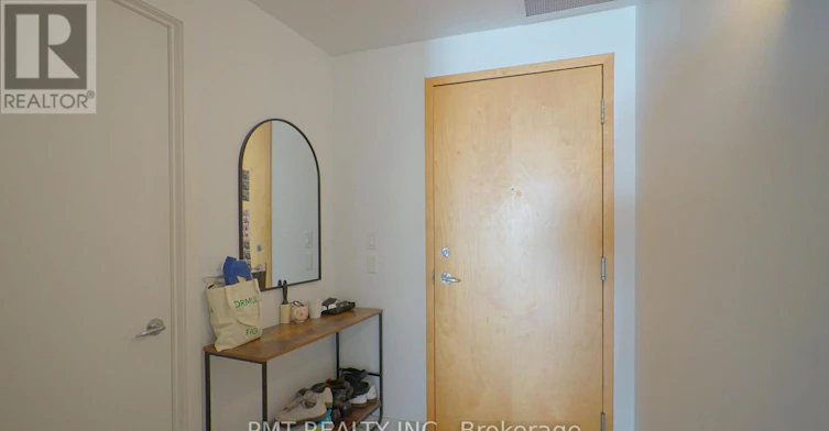 208-700 King Street W, Toronto, ON, M5V 2Y6 - 2