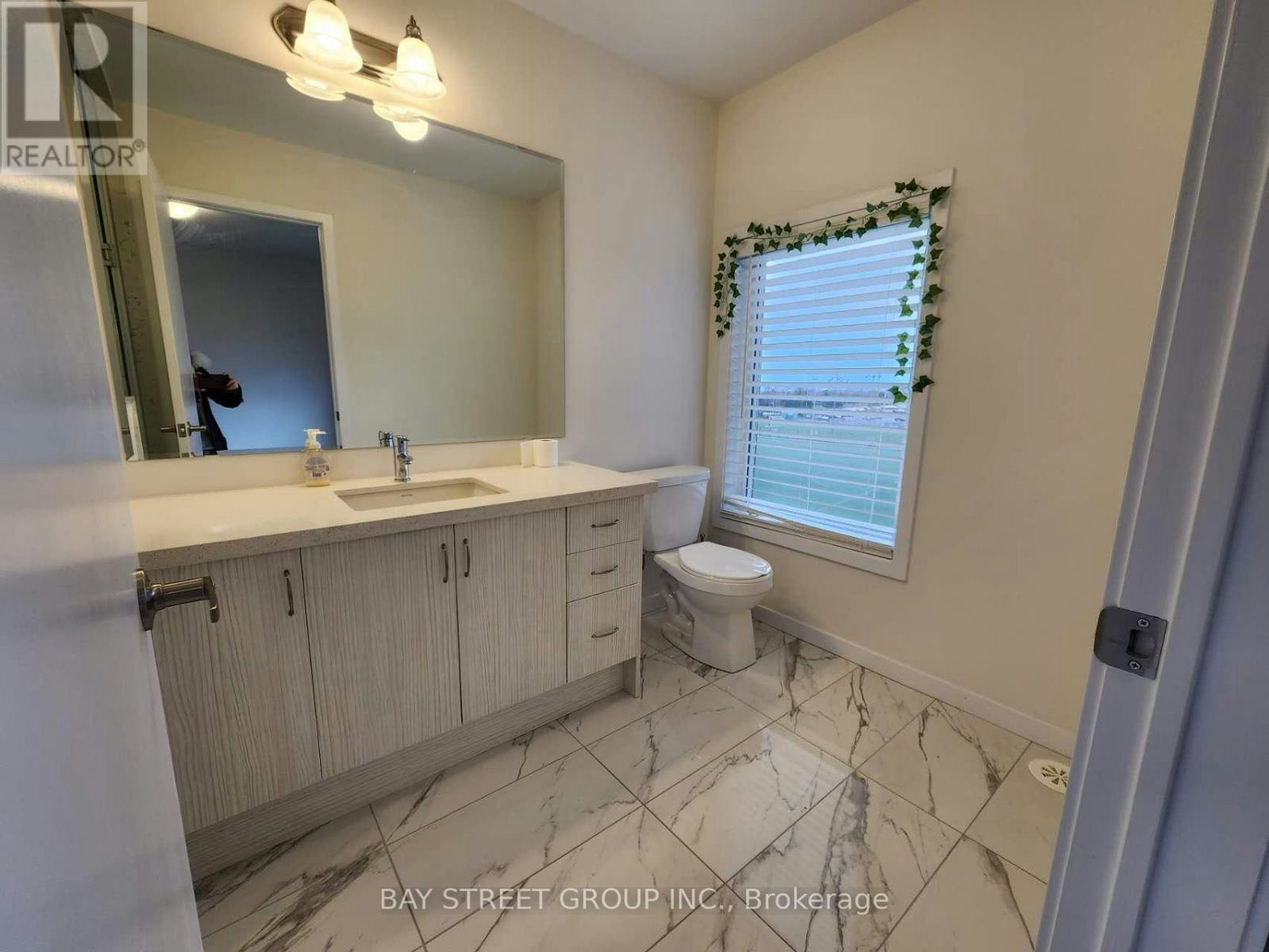 70 Seacoasts Circle, Vaughan, ON, L6A 5B6 - 11