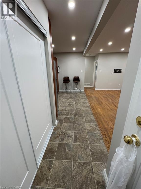Upper-194 River Road E, Kitchener, ON, N2B 2G8 - 6