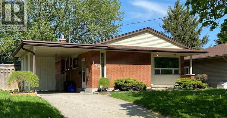 Upper-194 River Road E, Kitchener, ON, N2B 2G8