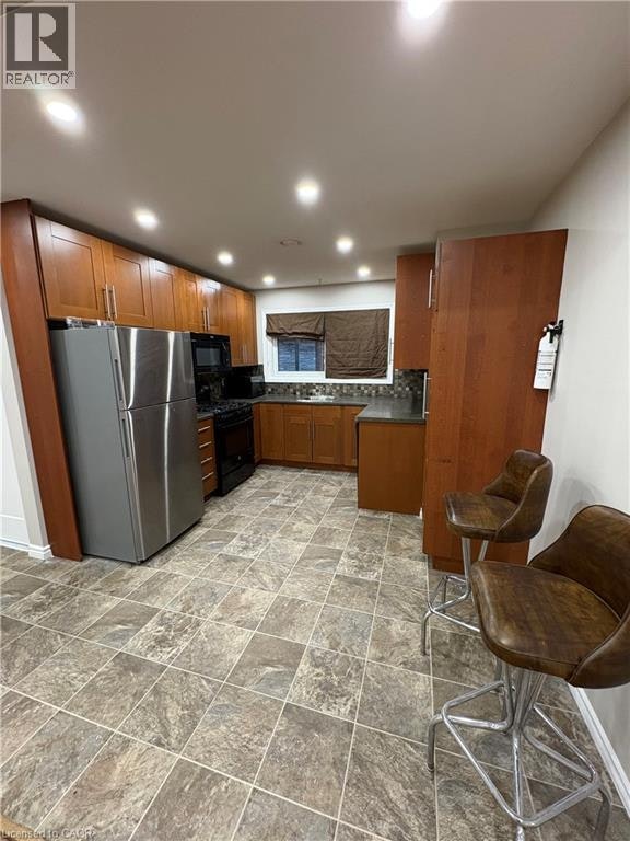 Upper-194 River Road E, Kitchener, ON, N2B 2G8 - 9