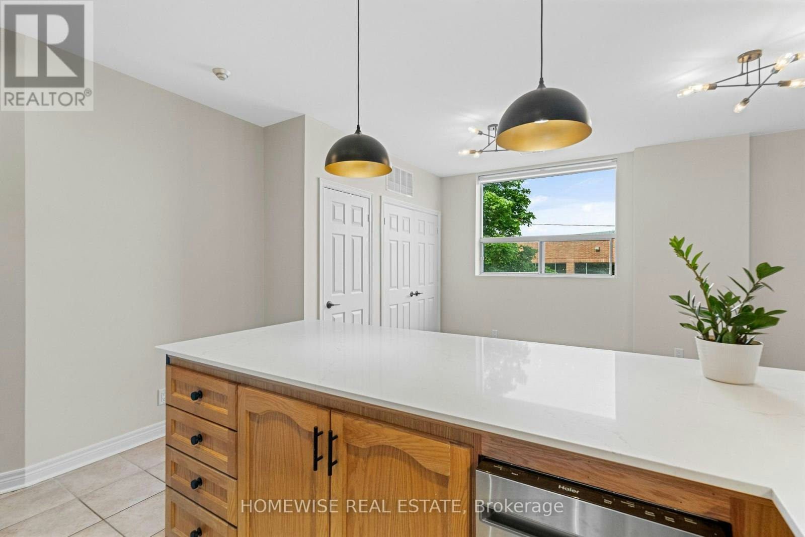 1-3635 Dundas Street W, Toronto, ON, M6S 2T2 - 7