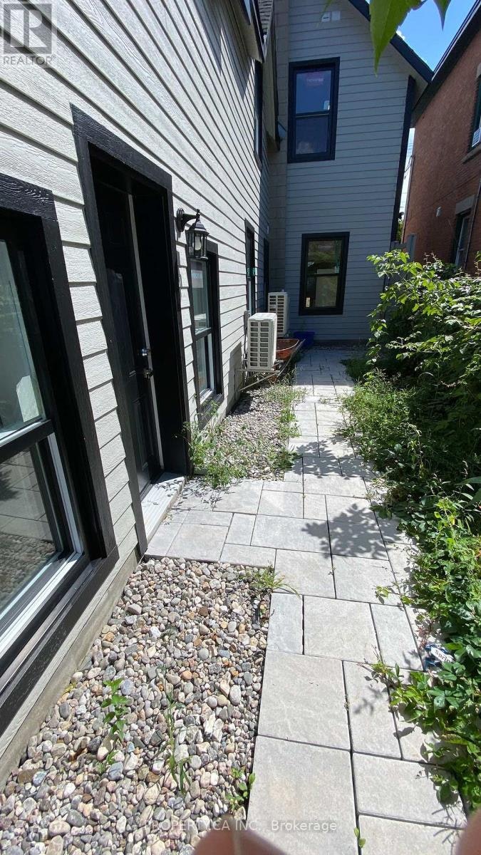 B-395 Gladstone Avenue, Ottawa, ON, K2P 0Y9 - 2