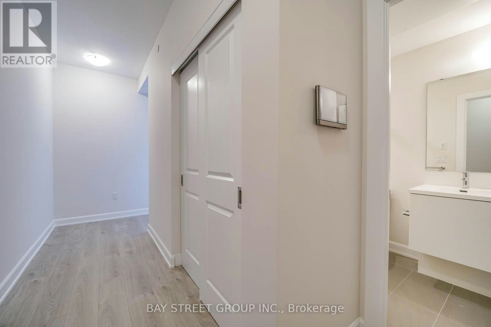 717-3200 William Coltson Avenue, Oakville, ON, L6H 7W6 - 6
