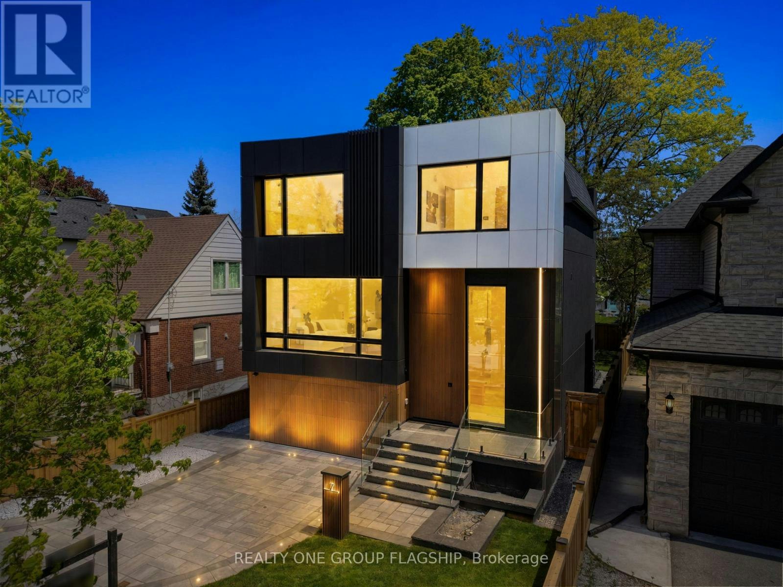 7 Bentley Drive, Toronto, ON, M8Z 3L9