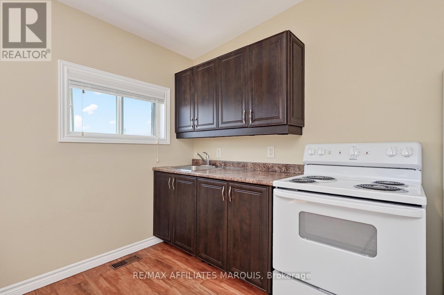 3 William Street E, Smiths Falls, ON, K7A 1C1 - 23