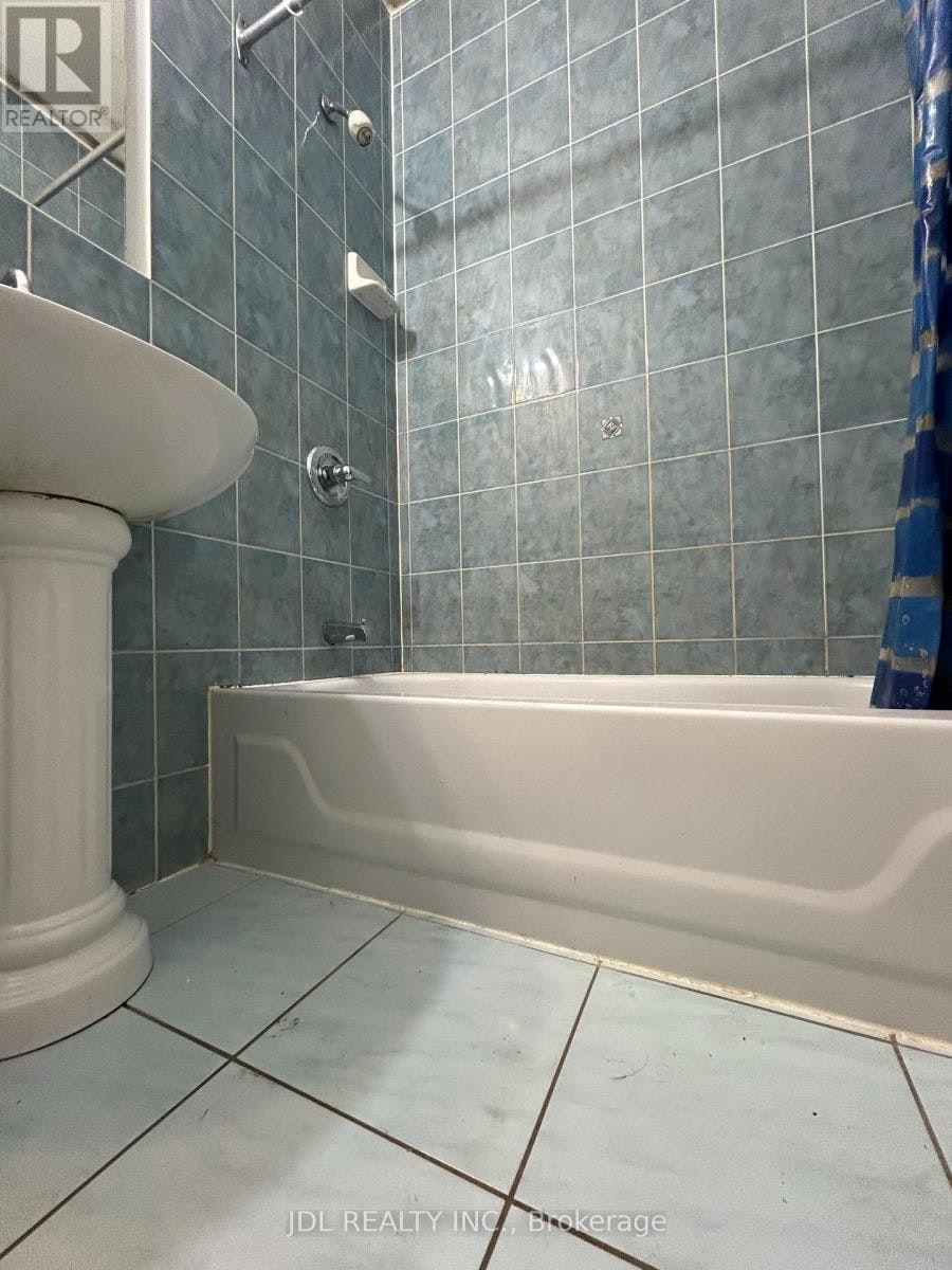 128 Denison Ave Avenue, Toronto, ON, M5T 2N3 - 9