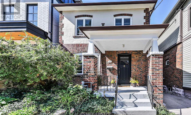 152 Manor Road E