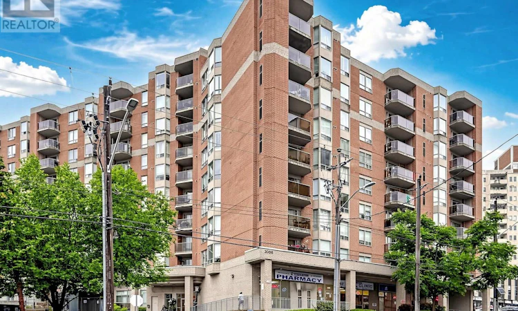 808-2088 Lawrence Avenue W