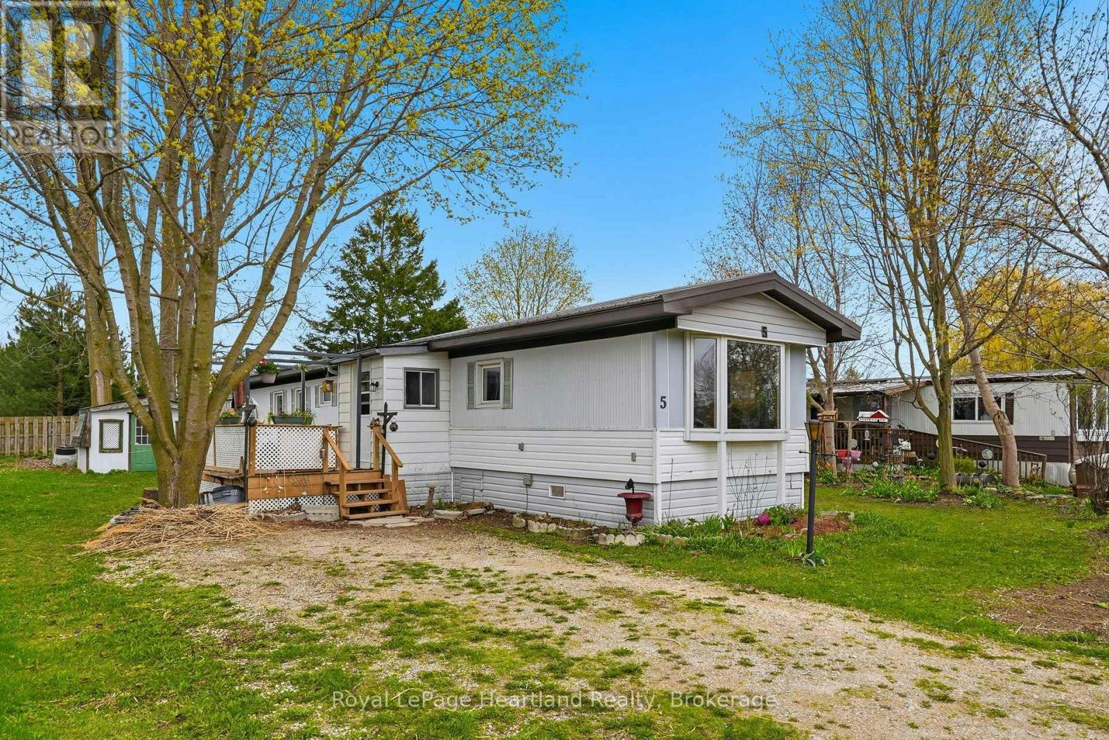 5 Trailer Park Road, Howick, ON, N0G 1V0