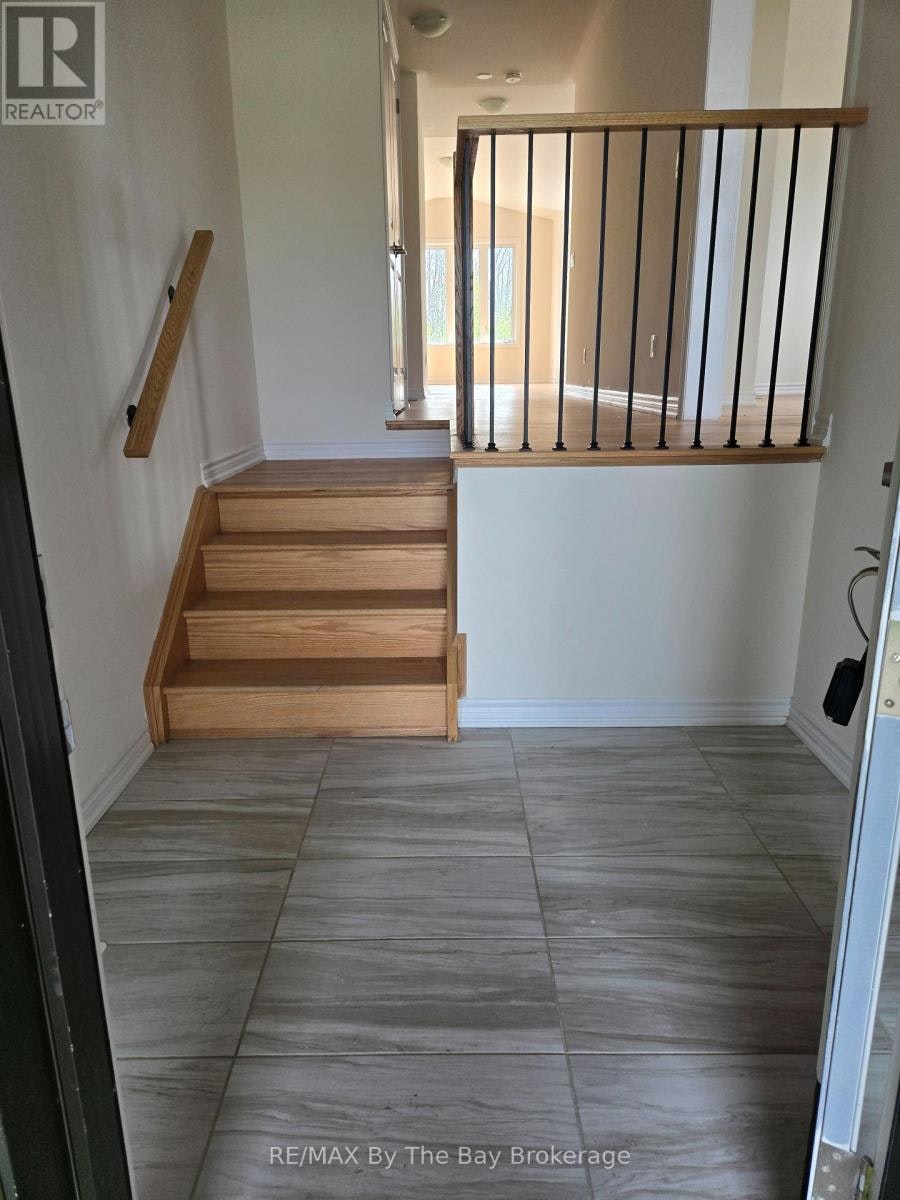 40 Rosanne Circle, Wasaga Beach, ON, L9Z 0N3 - 2
