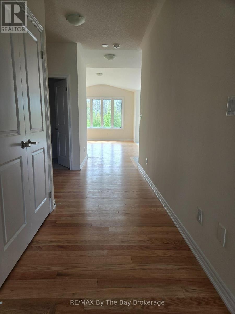 40 Rosanne Circle, Wasaga Beach, ON, L9Z 0N3 - 3