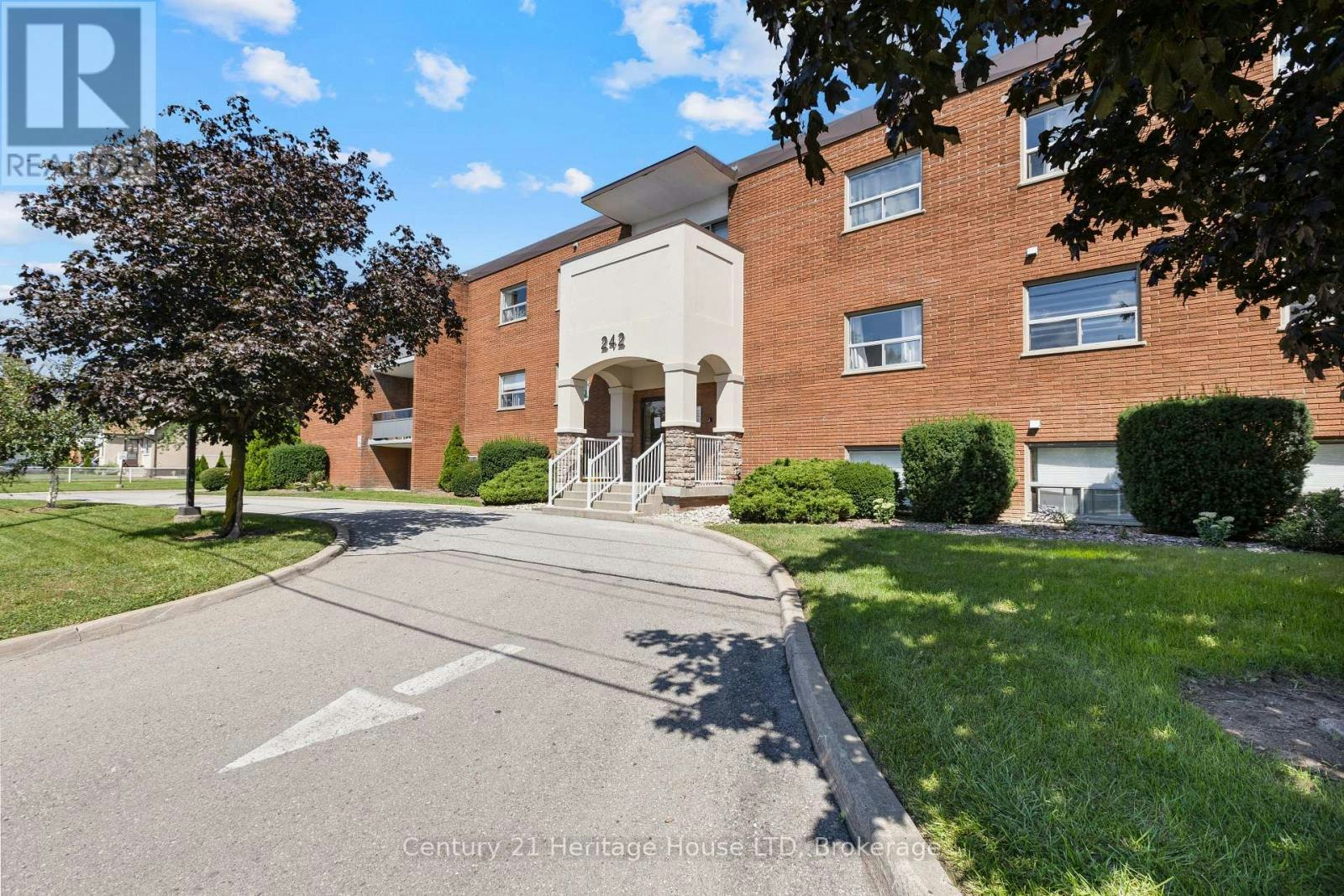 242 Oakdale Avenue, St. Catharines, ON, L2P 3K5