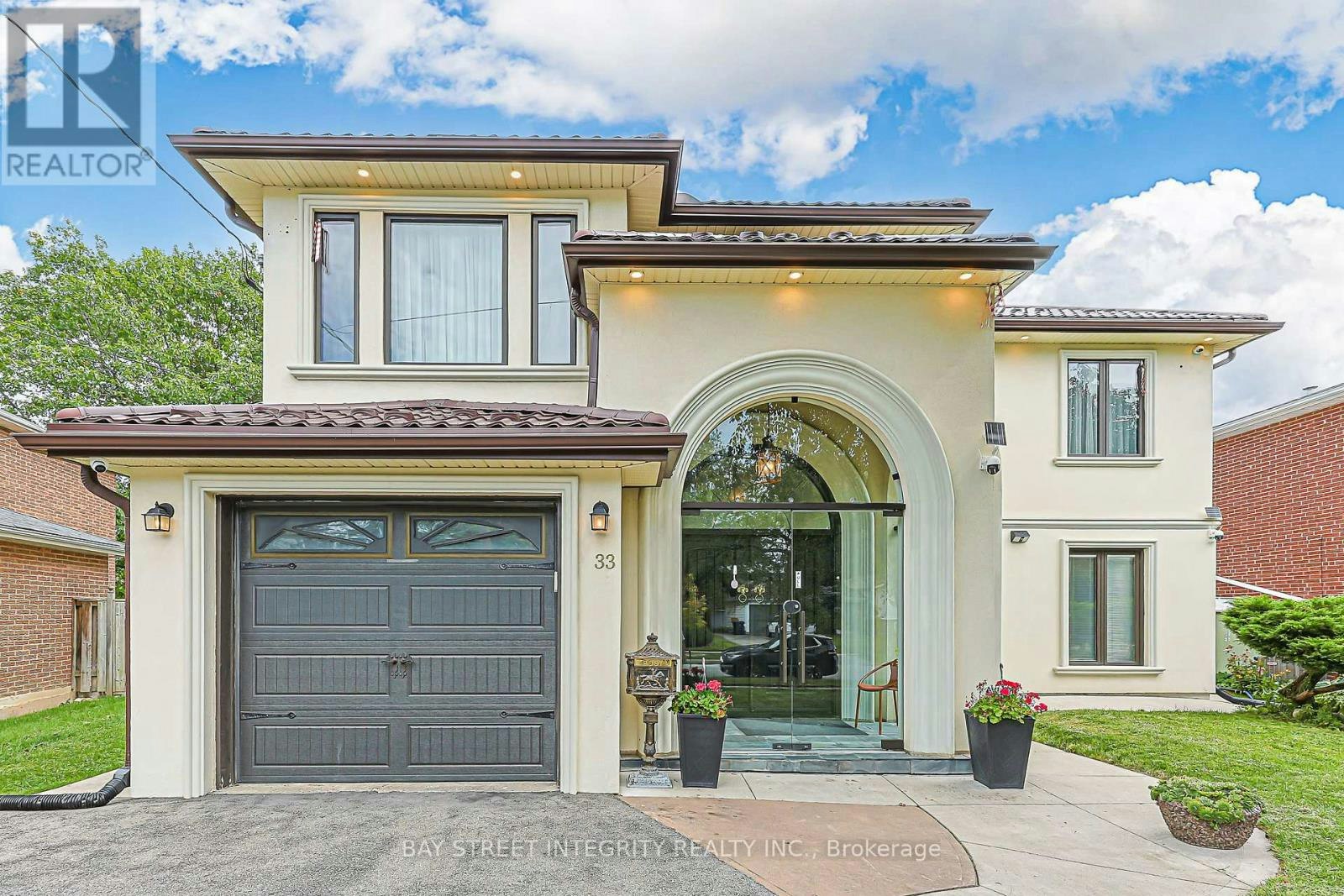 33 Deerford Road, Toronto, ON, M2J 3H9