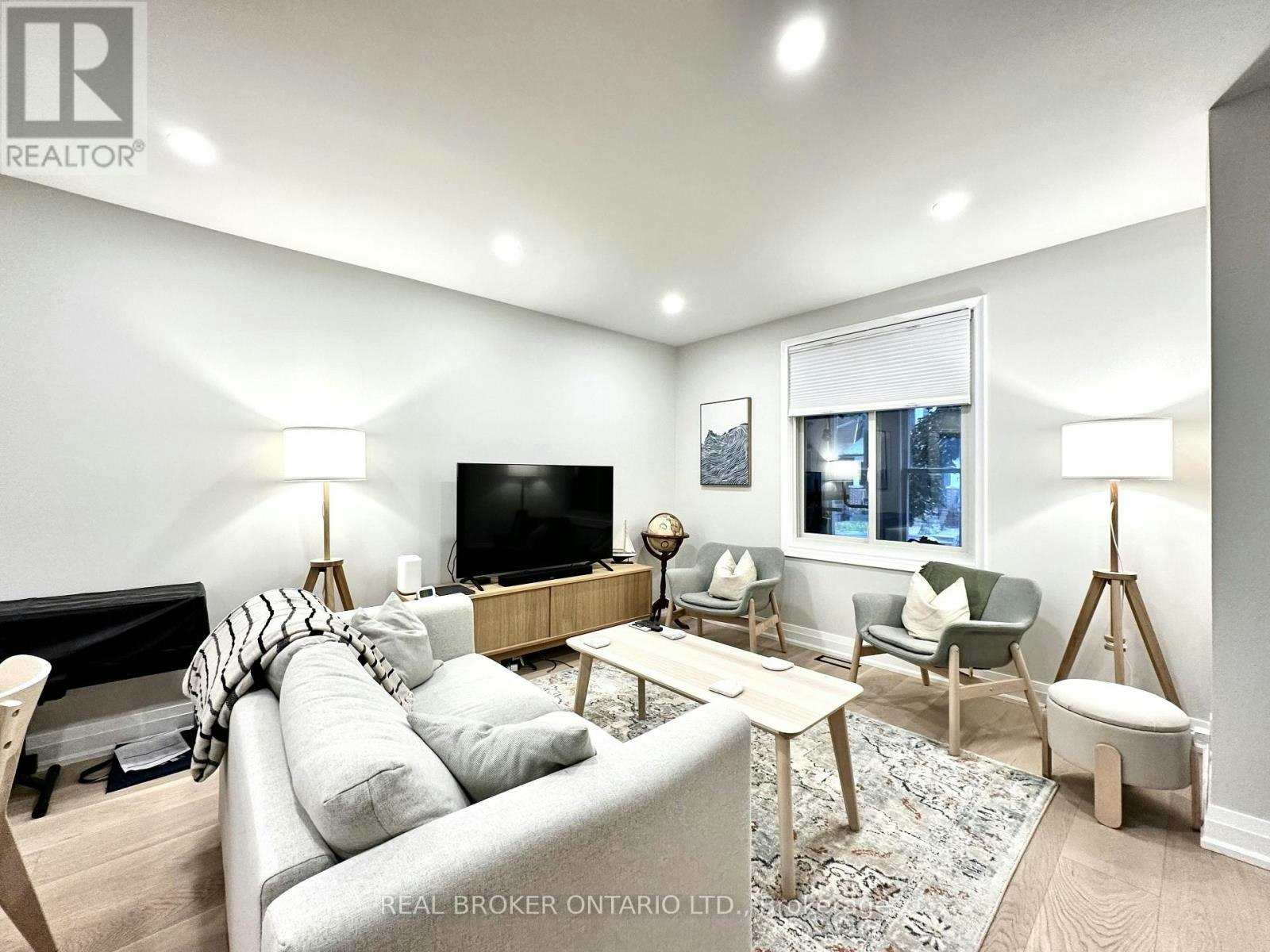 149 Wheeler Avenue, Toronto, ON, M4L 3V5 - 8