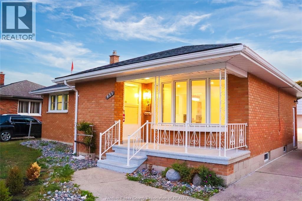 951 Riverdale, Windsor, ON, N8S 4C4