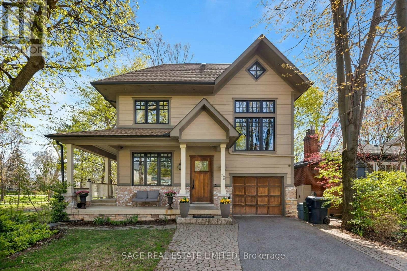 39 Loyalist Road, Toronto, ON, M9A 3P2