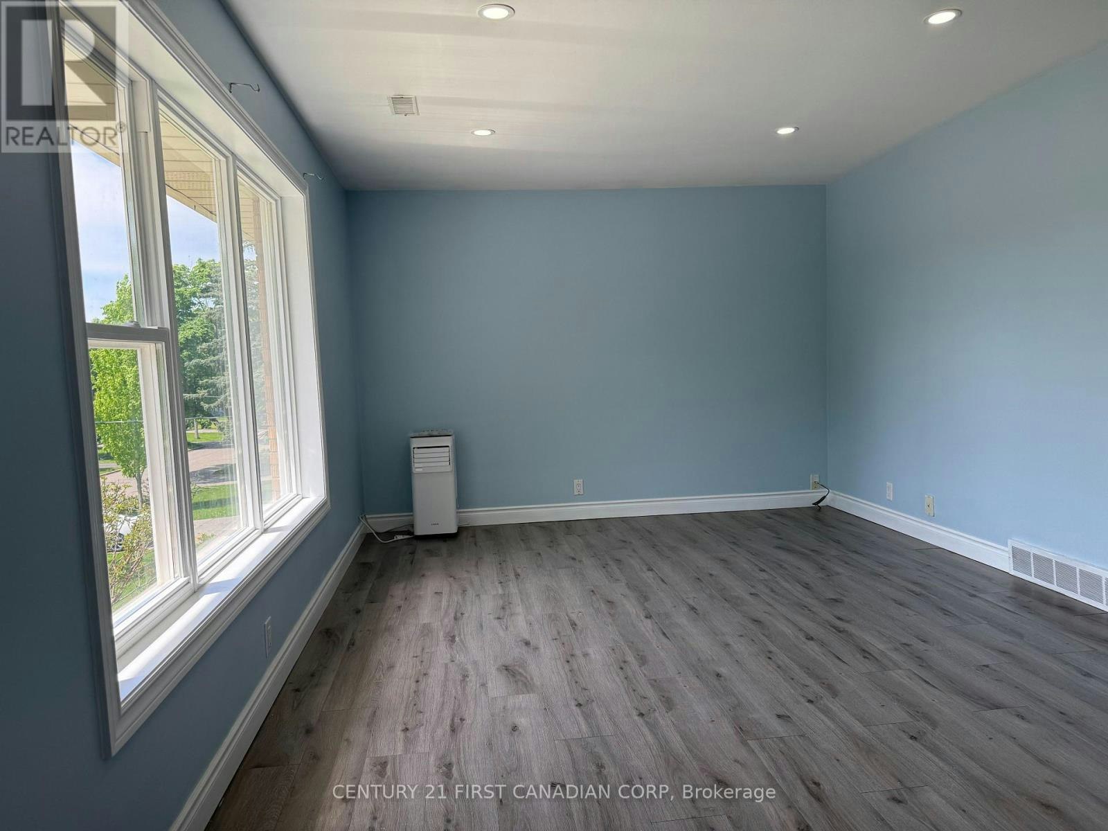 3-228 Burnside Drive, London, ON, N5V 1B9 - 4