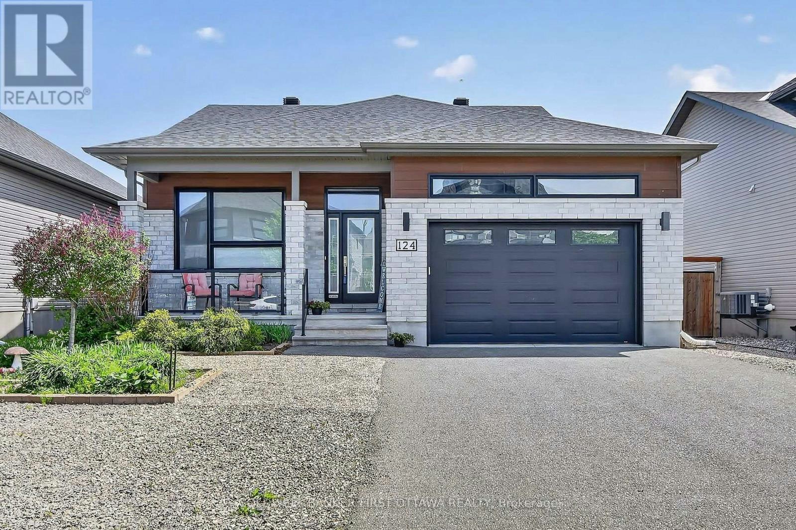 124 Lyon Street, Russell, ON, K0A 1W0